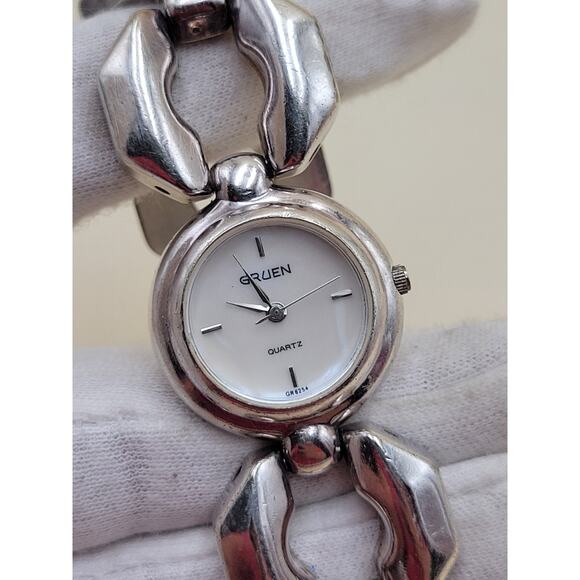 Vintage Gruen Ladies Watch Swiss Quartz ETA 902.104 Silver Tone Bracelet Rare main image 4